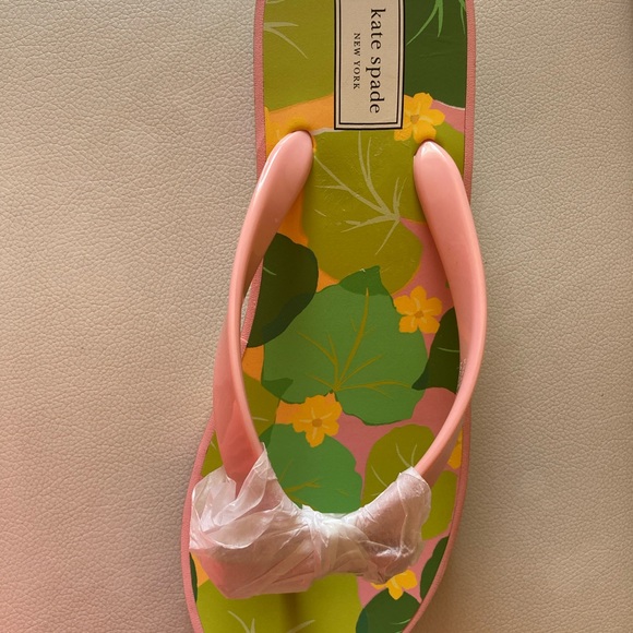 New Kate Spade #9 pink w/ bow and flowered platform flip flops. Never worn. - Picture 4 of 14